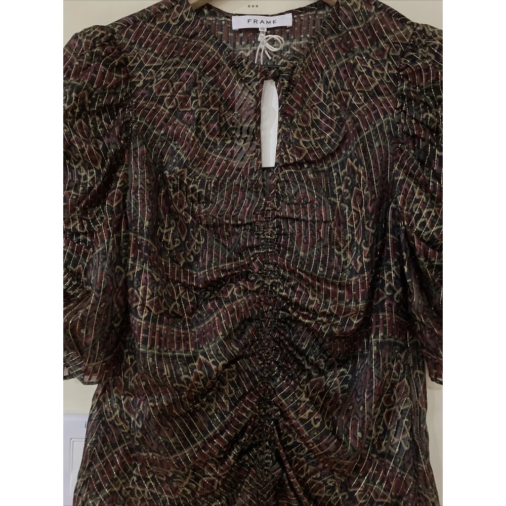 Frame metallic top in medium